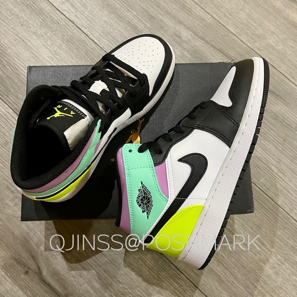 Air Jordan 1 Mid GS New - Picture 7 of 8